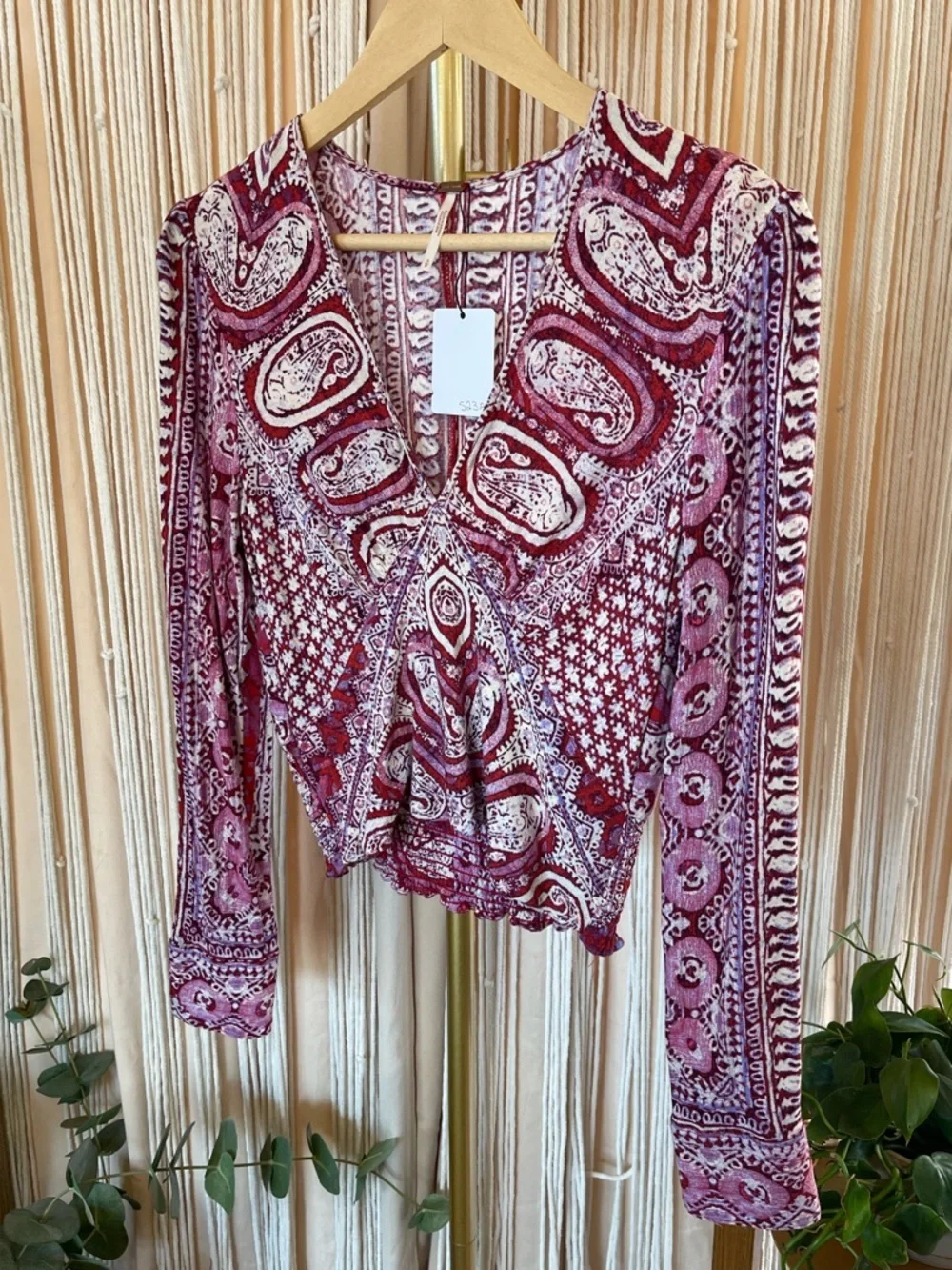 Free People Wild & Free Paisley Crop Top deep V-neck & long sleeves magenta - Picture 3 of 12